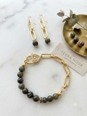 Gold Chain & Green Jasper Bead Bracelet